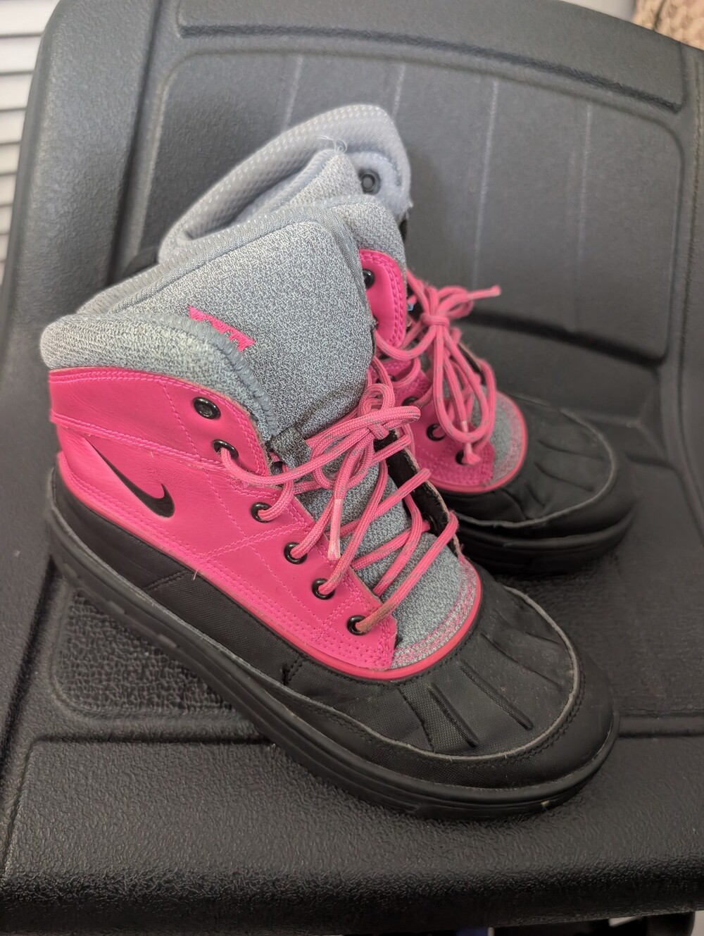 Nike ACG Woodside High Boots Girl Pink, Gray and Black 524876-669 Size 5